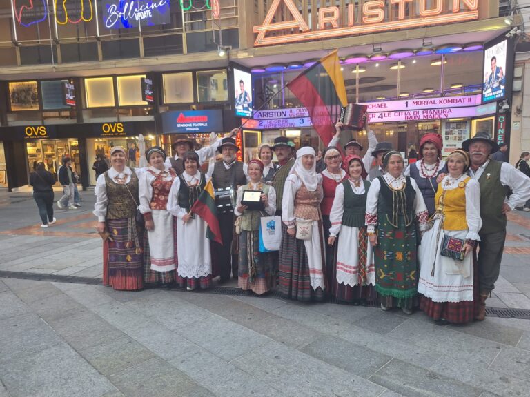 Ansamblis Svirbė” folkloro festivalyje                      „COTE D`AZUR” Sanremo mieste Italijoje